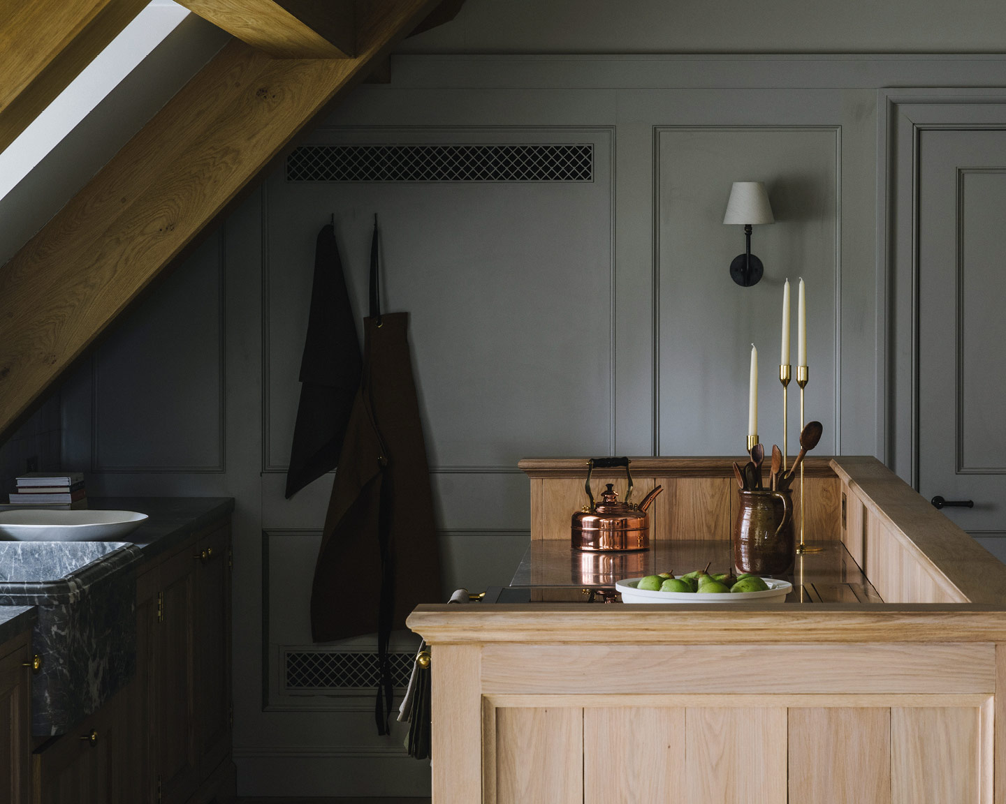 M011 Collageblock Lake Room Image 1